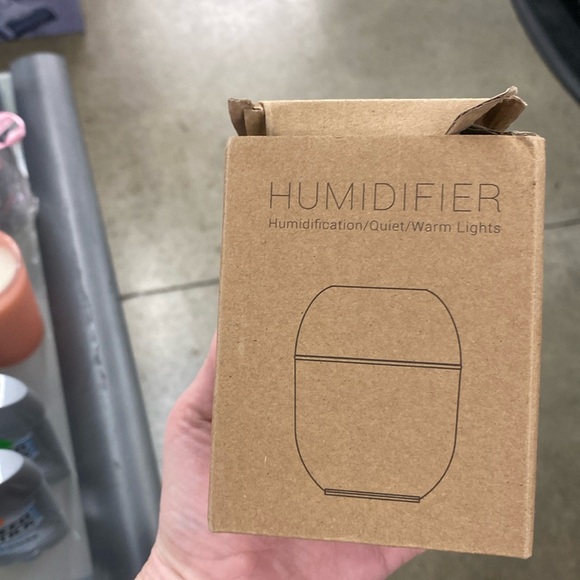 SOLD!!Aromatherapy humidifier with lights - Picture 1 of 2